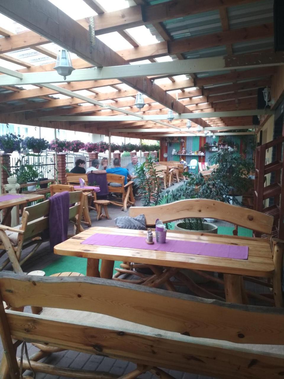 Pensjonat I Restauracja U Zdzicha 罗威 外观 照片